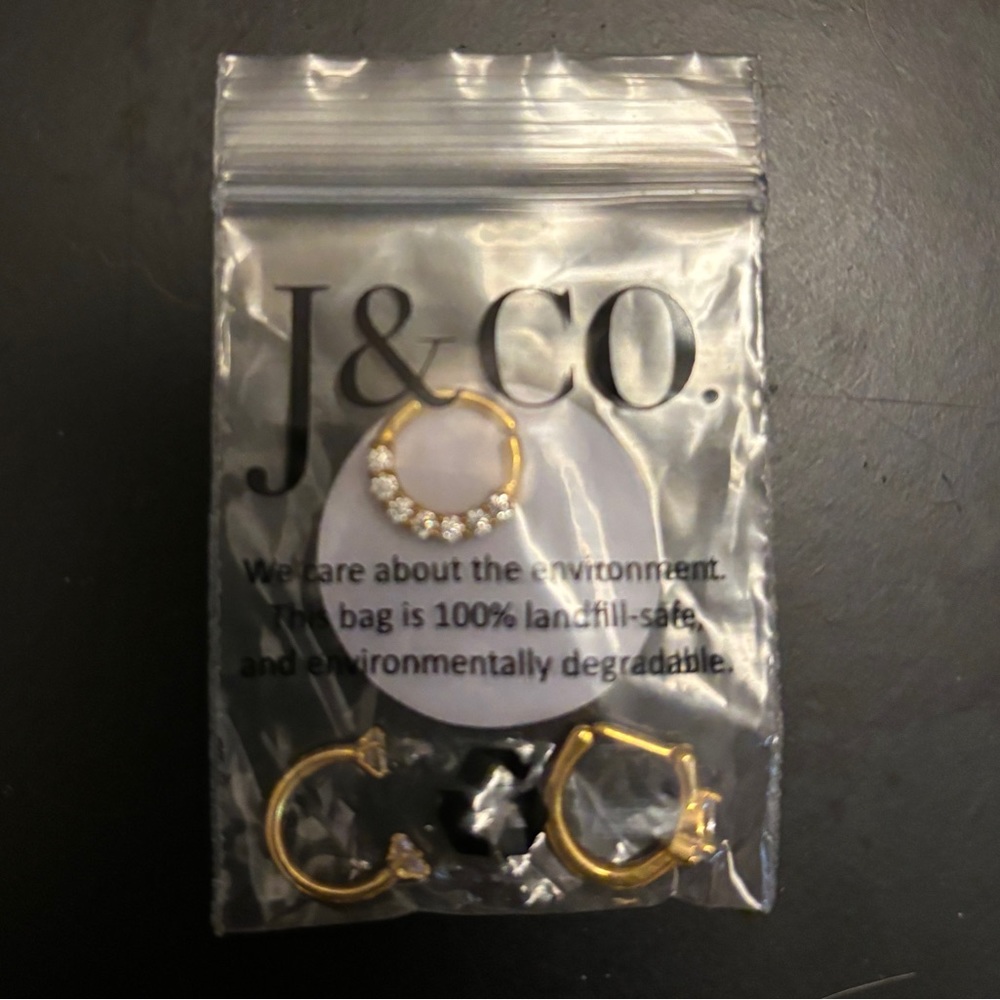 Set of 3 single earrings